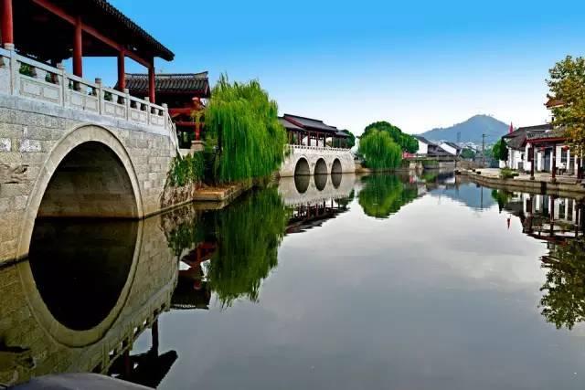 重建星空——北岛诗歌朗读分享会在海口举行
